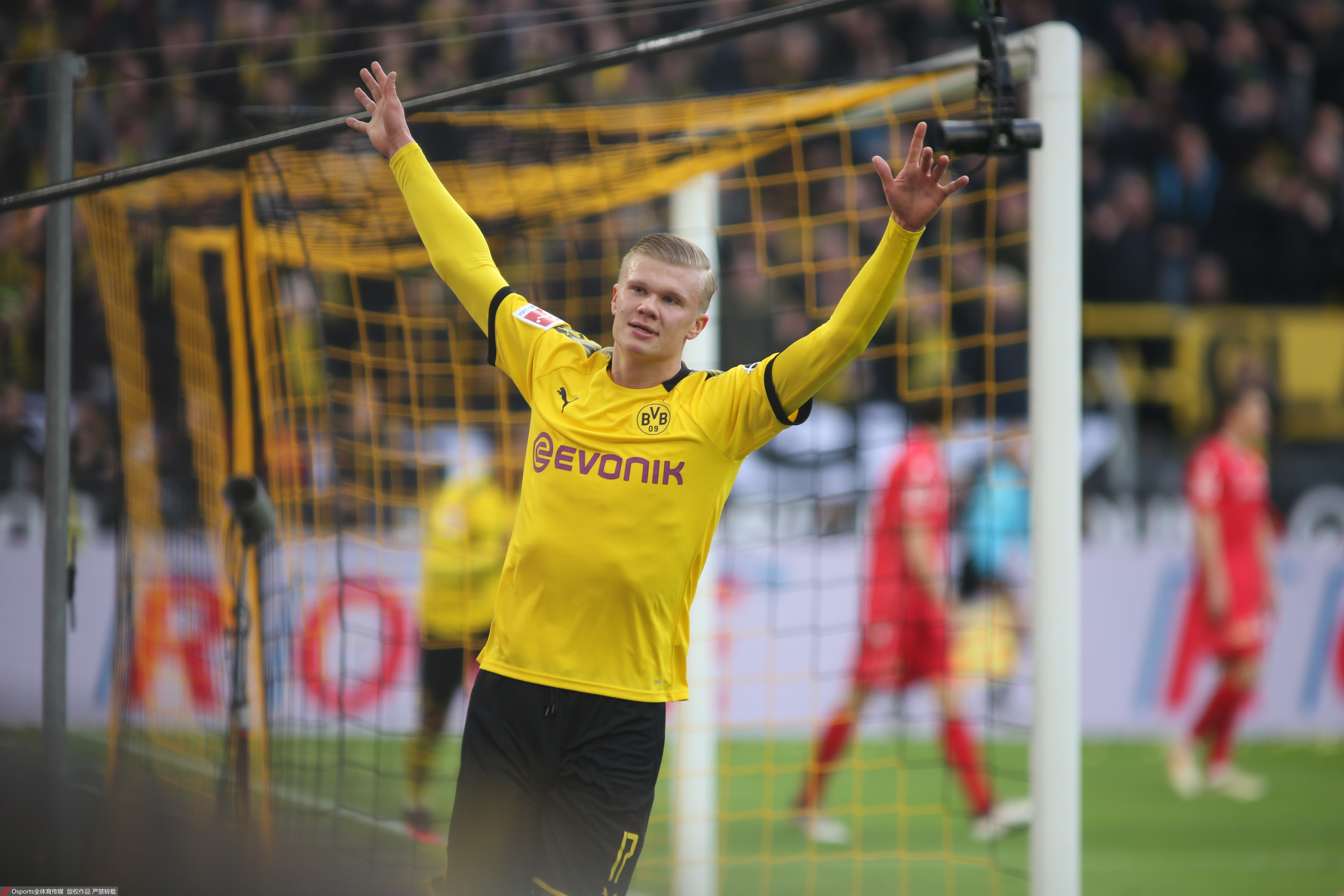 瓦拉内：现在的足球比赛太多了；未来可能会回皇马任职（瓦拉内：当今赛程过于密集，未来不排除回归皇马任职）