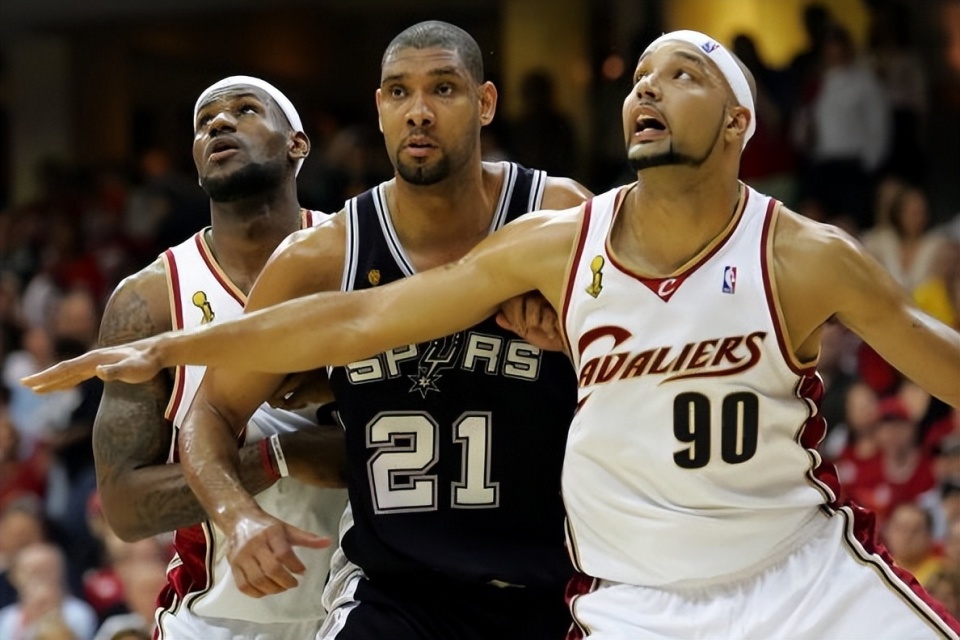 阿斯：曼城派球探考察埃尔切20岁中场罗德里戈-门多萨（阿斯：曼城派出球探考察埃尔切20岁中场新星罗德里戈·门多萨）